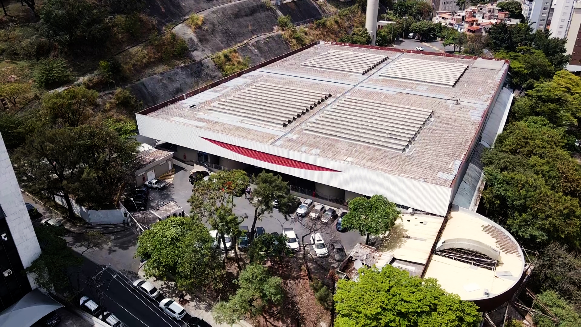 Vista aérea aproximada da cobertura do Mercado do Cruzeiro